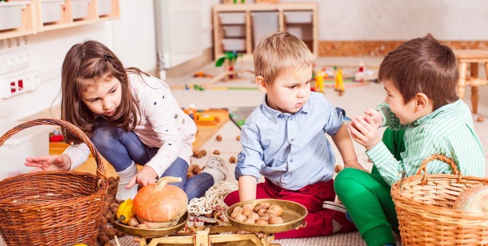 Favorire la socializzazione nei bambini attraverso il gioco: consigli pratici per genitori